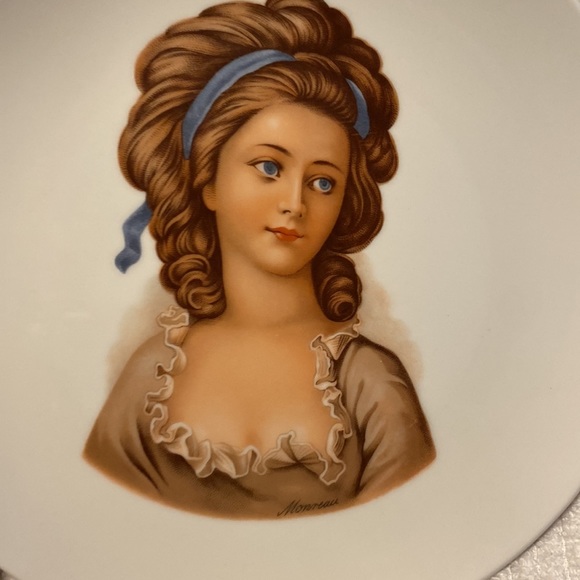 Monreau Decorative plate with beautiful lady on it. Bridgerton - Picture 4 of 9